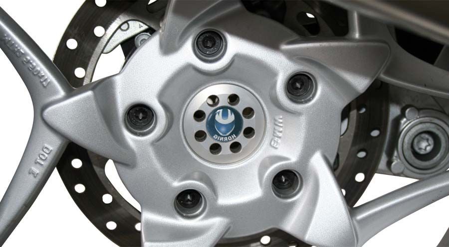 BMW K1300GT Radachsabdeckung m. Emblem